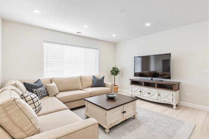 Virtual Staging vs. Physical Staging